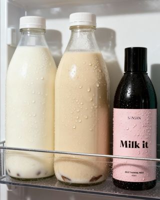 Ráno: mandľové a ovsené mlieko. Večer: Milk It. Lebo raňajky ti opálenie neurobia 😌✨